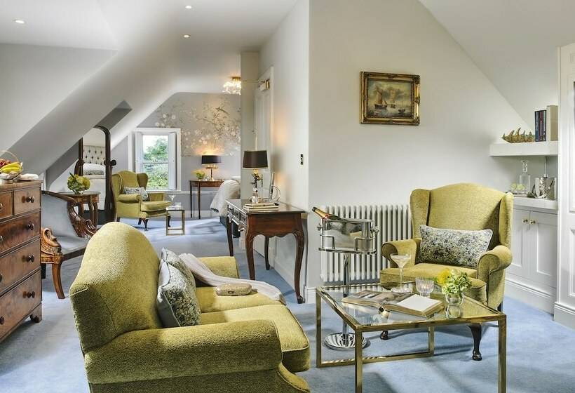 주니어 스위트, Killarney Randles