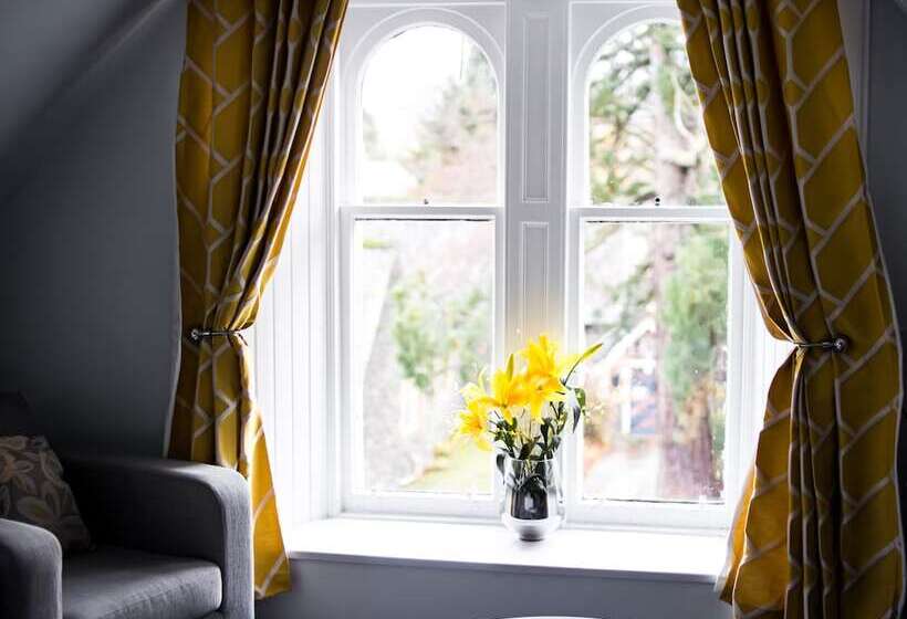 Номер Стандарт, Mcinnes House