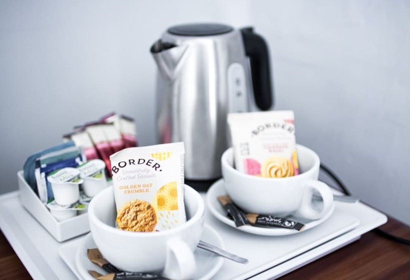 Семейный Номер, Mcinnes House