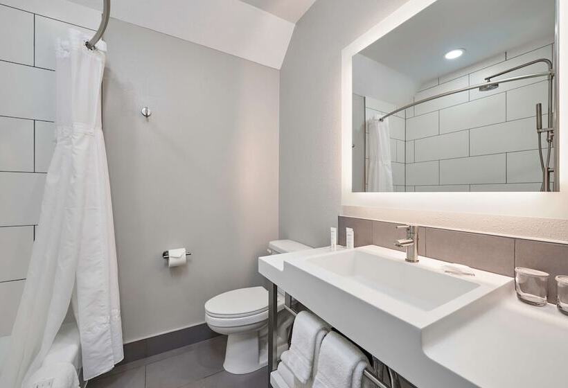 غرفه قياسيه سريرين مزدوجين, Radisson Hotel El Paso Airport