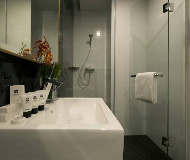 اتاق استاندارد, Venue