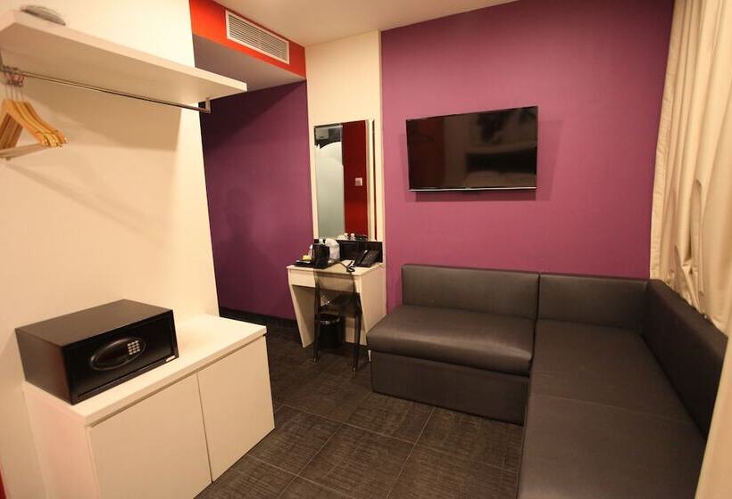 اتاق لوکس, Venue