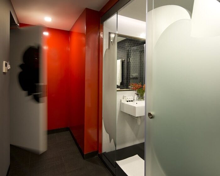 اتاق لوکس, Venue