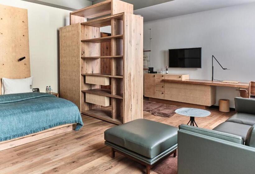 سوییت جونیور, Warszawa