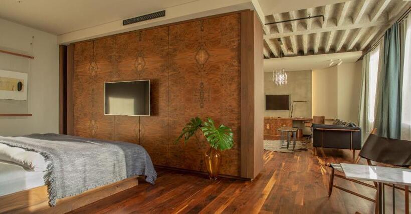 سوییت لوکس, Warszawa