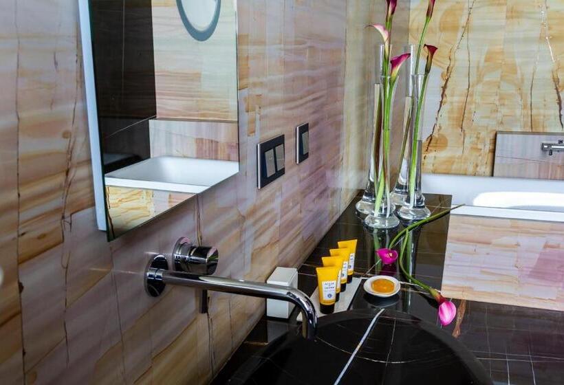 1 Bedroom Penthouse Apartment, Warszawa