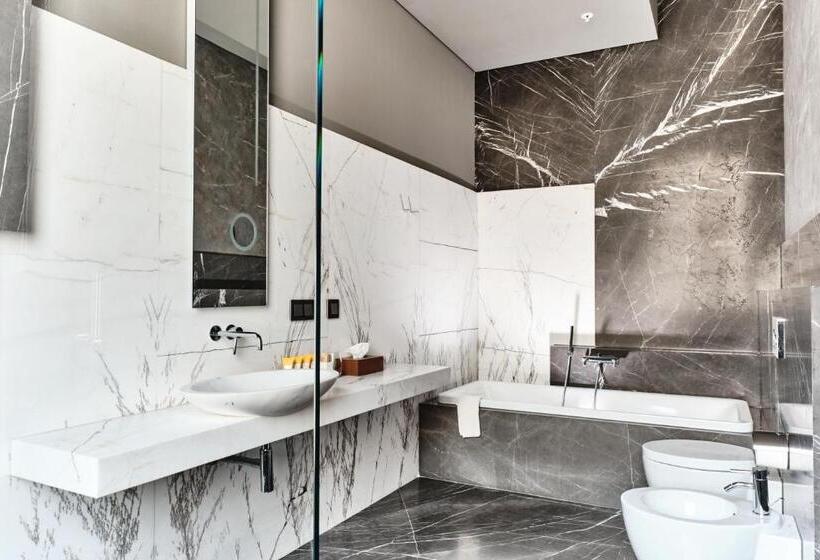 سوئیت جونیور خانوادگی, Warszawa