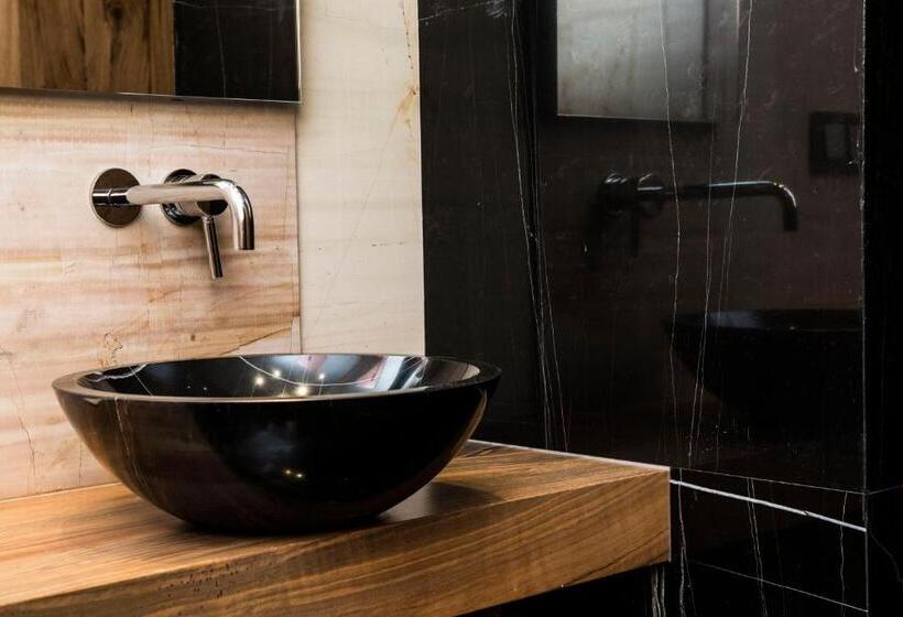 اتاق استاندارد با تخت بزرگ, Warszawa