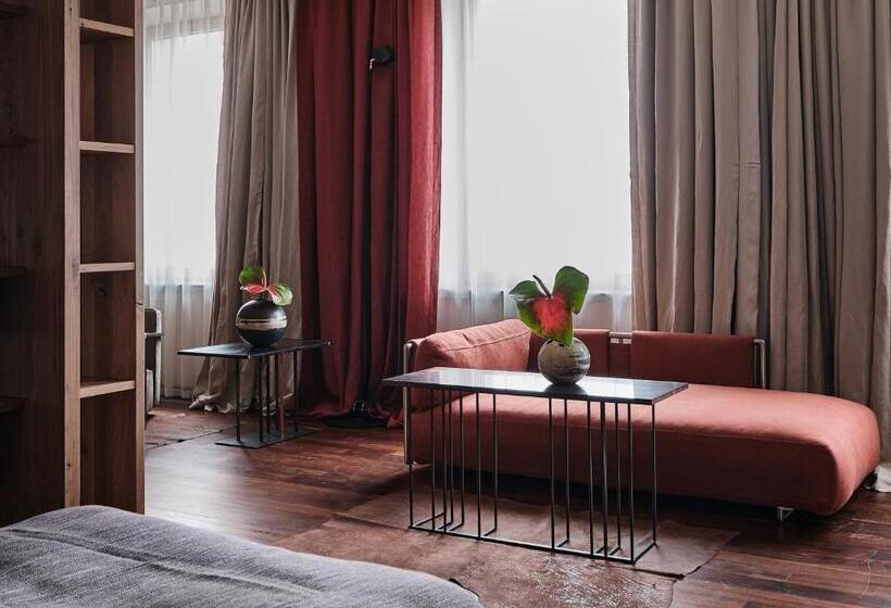 سوییت خانوادگی, Warszawa