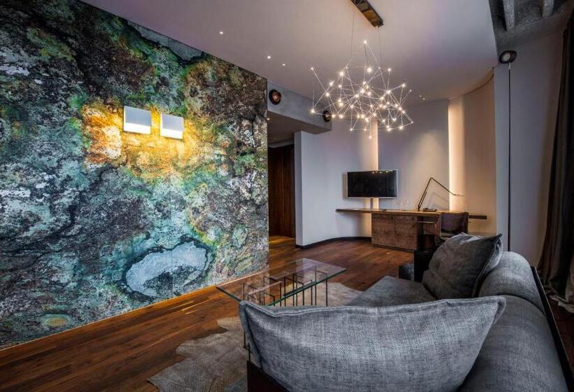 سوییت, Warszawa