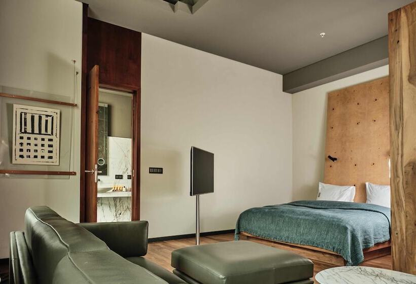 سوییت جونیور, Warszawa