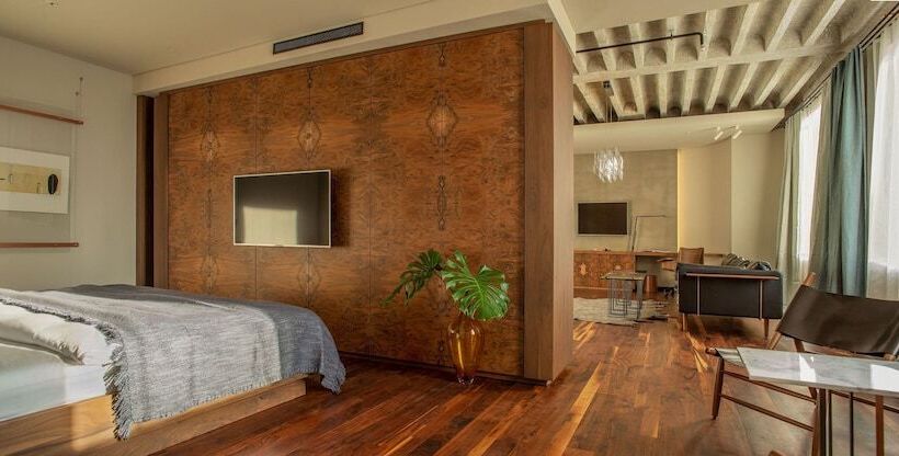 سوییت لوکس, Warszawa