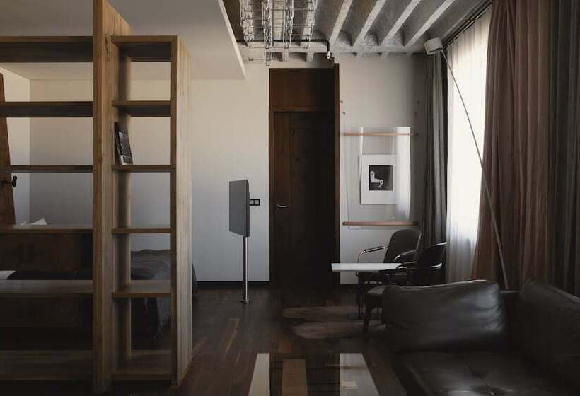 سوییت, Warszawa