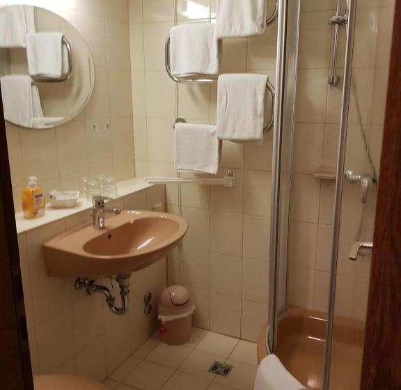 标准四人间共用浴室, Zum Mückenberger Hof