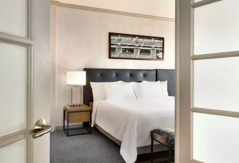 سوئیت 2 خوابه, Embassy Suites Hotel Des Moines Downtown