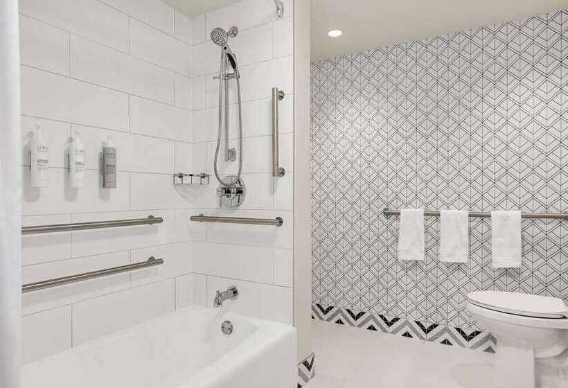 סוויטת 2 חדרי שינה, Embassy Suites Hotel Des Moines Downtown