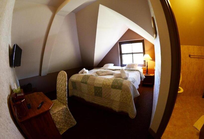 Family Suite, Bonato