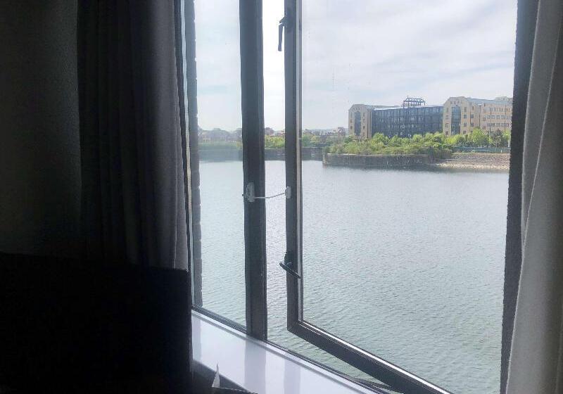 Номер Superior, Campanile Liverpool