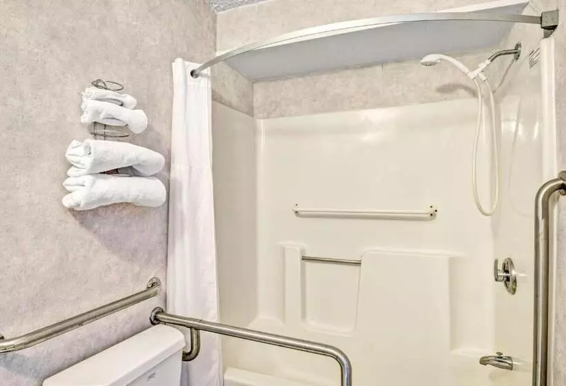 Standard-huone King-vuode, Days Inn By Wyndham Airport/maine Mall