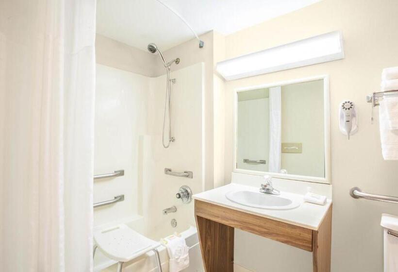 Номер Стандарт Адаптированный для Инвалидов, Days Inn By Wyndham Glasgow