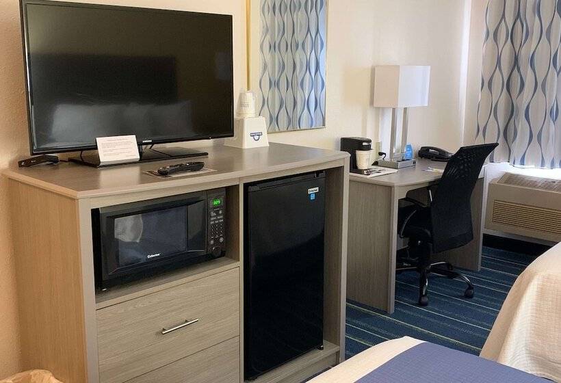 جناح, Days Inn By Wyndham Hinckley