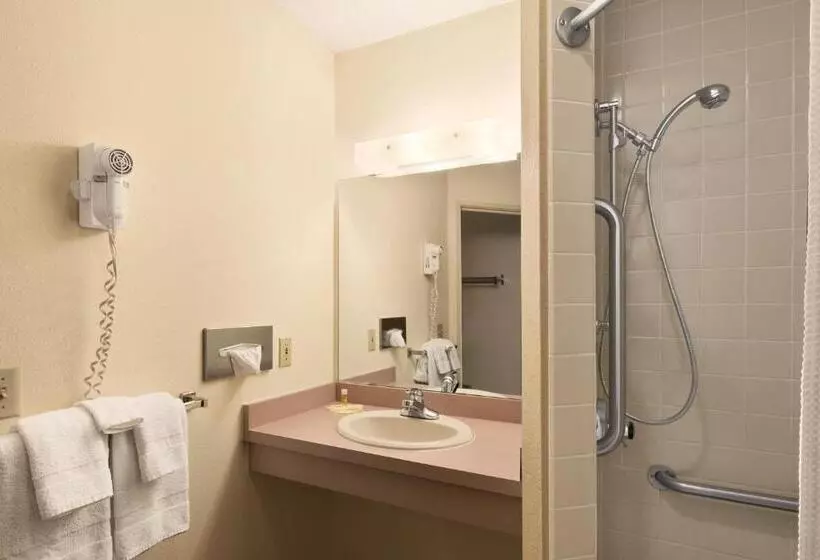 Standard-invahuone, Days Inn By Wyndham Hinckley