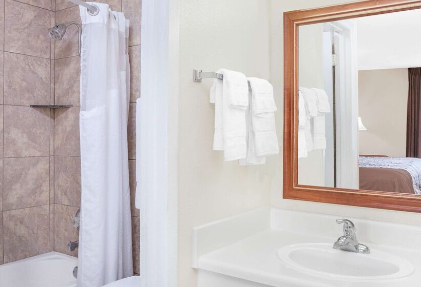 ２ダブルベッドのスタンダードルーム, Days Inn By Wyndham Newton Ms/i 20