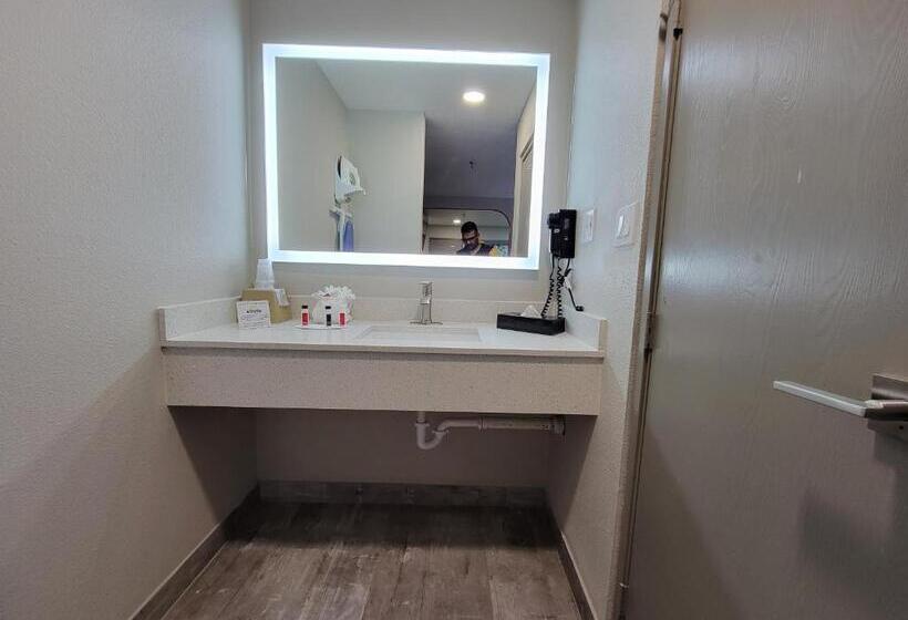 جناح ديلوكس سرير كينج, Days Inn By Wyndham Ruidoso Downs