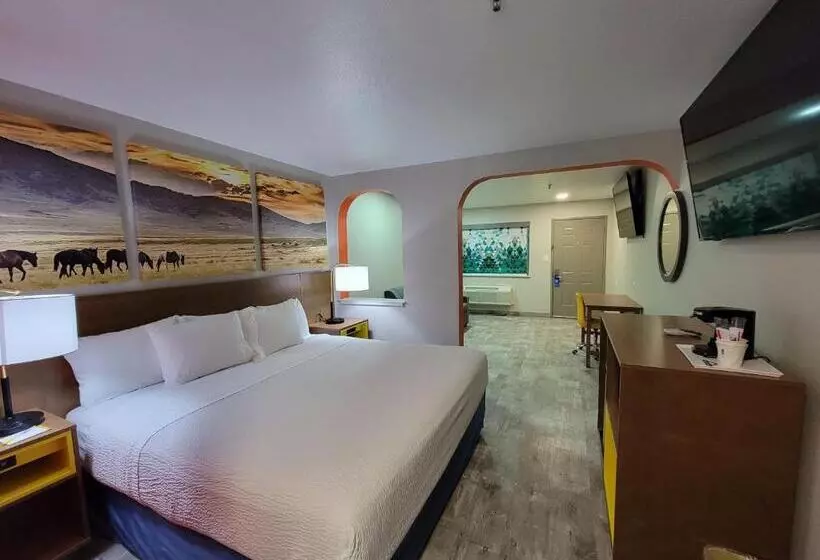 キングサイズベッドのデラックススイート, Days Inn By Wyndham Ruidoso Downs