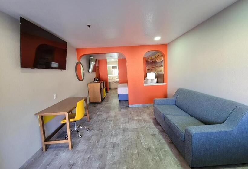 جناح ديلوكس سرير كينج, Days Inn By Wyndham Ruidoso Downs