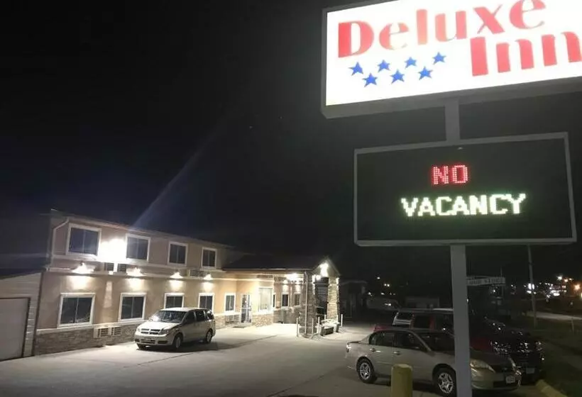 キングサイズベッドのスタンダードルーム, Deluxe Inn Nebraska City