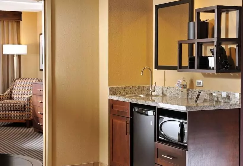 سوئیت پریمیوم, Embassy Suites Hotel Des Moines Downtown