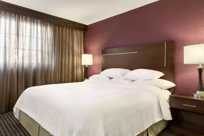 سوئیت پریمیوم, Embassy Suites Hotel Des Moines Downtown