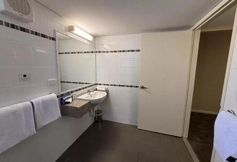 اتاق سوپریور, Geraldton Motor Inn