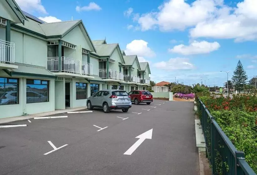 اتاق خانوادگی, Geraldton Motor Inn