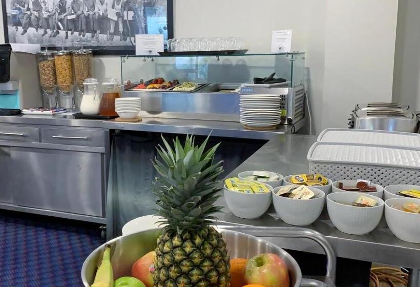 Номер Стандарт с Балконом, Geraldton Motor Inn