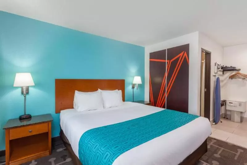 اتاق استاندارد با تخت بزرگ, Howard Johnson By Wyndham National City/san Diego South