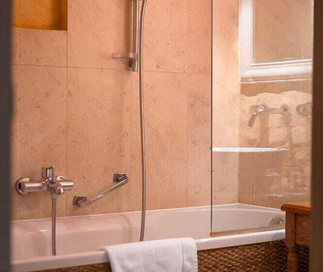 غرفة قياسية, Hôtel La Grappe D Or