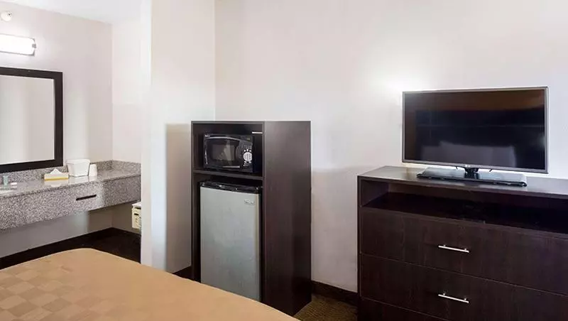 キングサイズベッドのスタンダードルーム, Magnuson Hotel Bradenton