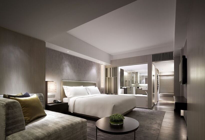 Люкс, New World Makati Hotel, Manila
