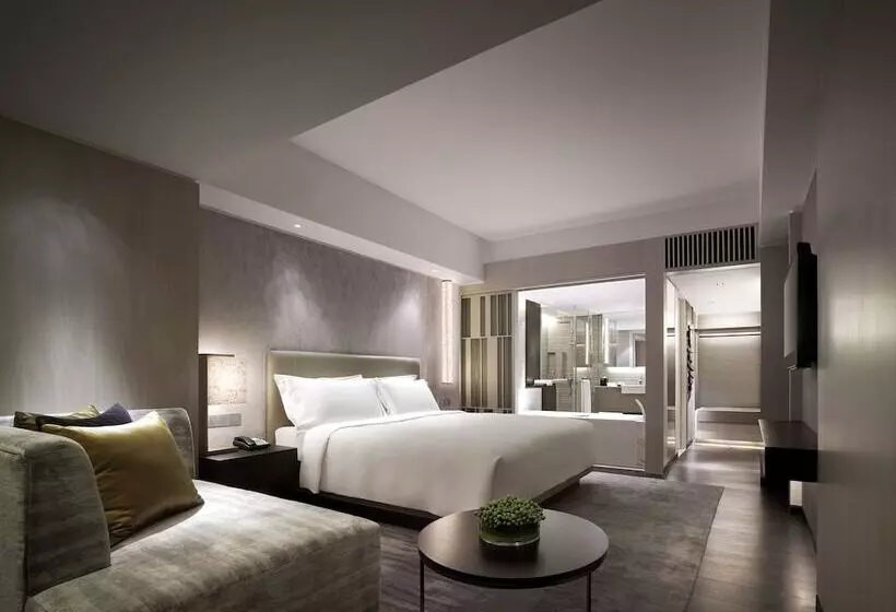 سوییت, New World Makati Hotel, Manila