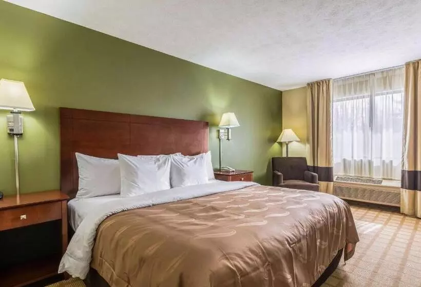 キングサイズベッドのスタンダードルーム, Quality Inn I 74 Batesville