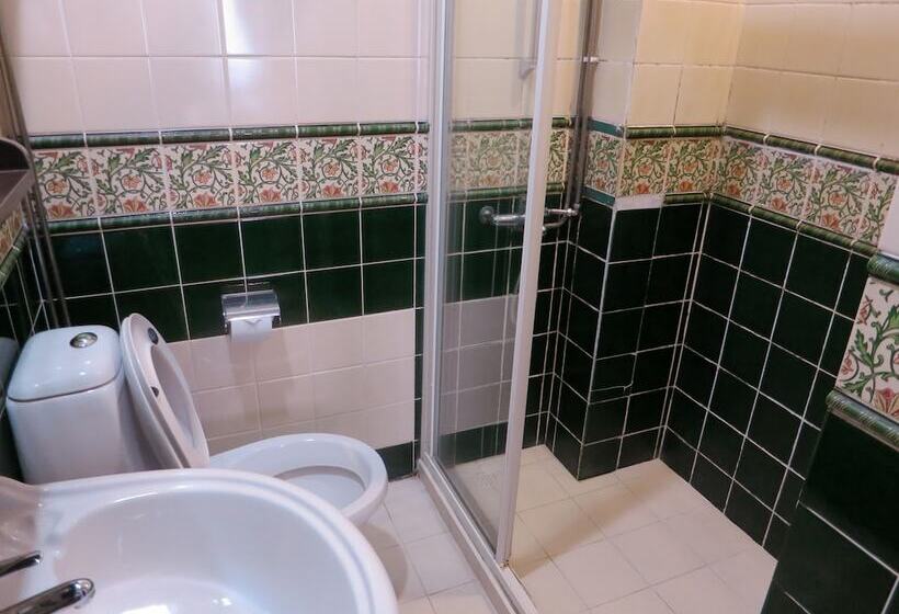 اتاق استاندارد یک نفره, The Inn At Temple Street