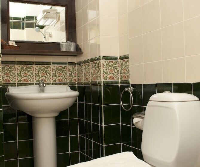 اتاق استاندارد, The Inn At Temple Street