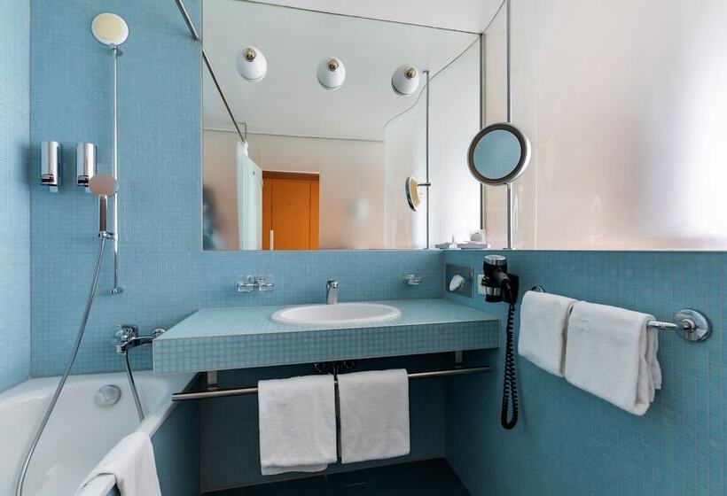 اتاق استاندارد سه نفره, Cornavin