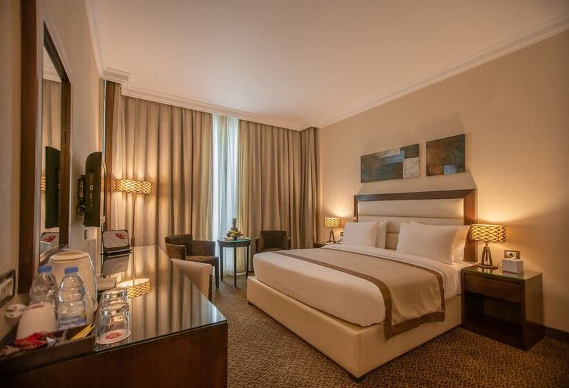 سوییت اجرایی, Lancaster Raouche