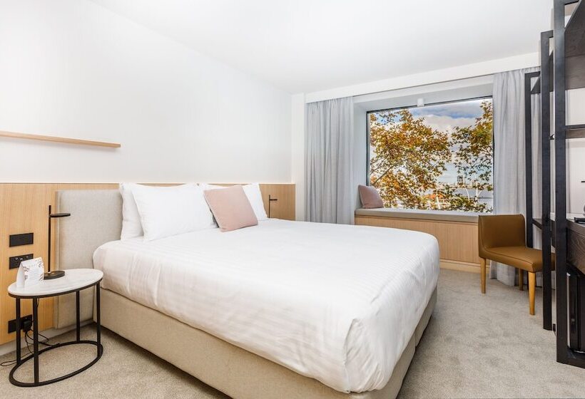 スタンダードスタジオ, Quay Perth