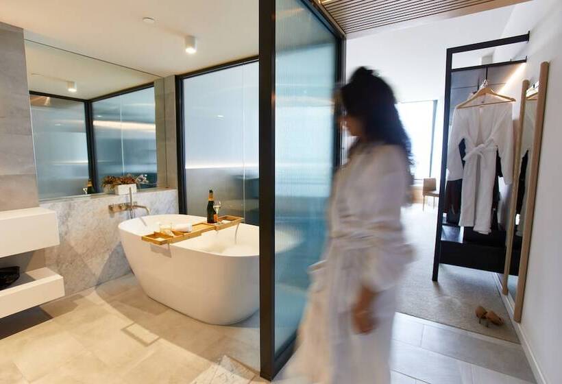 スタンダードスタジオ, Quay Perth