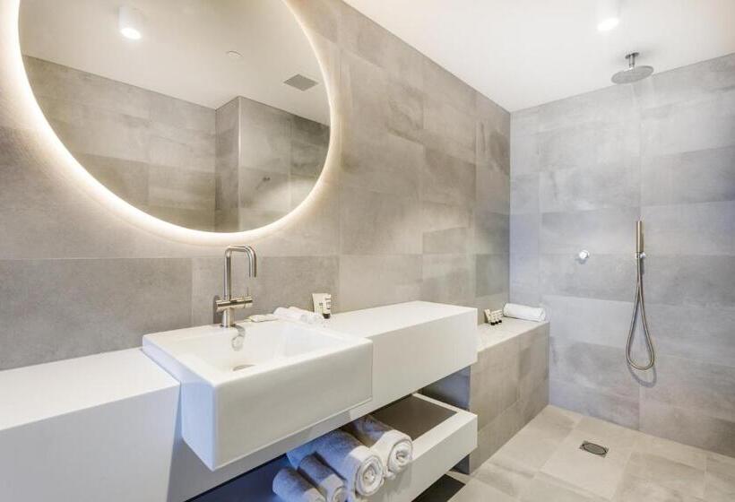 デラックススタジオ, Quay Perth