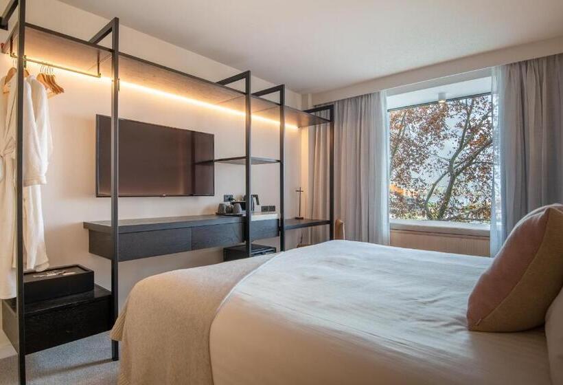 デラックススタジオ, Quay Perth